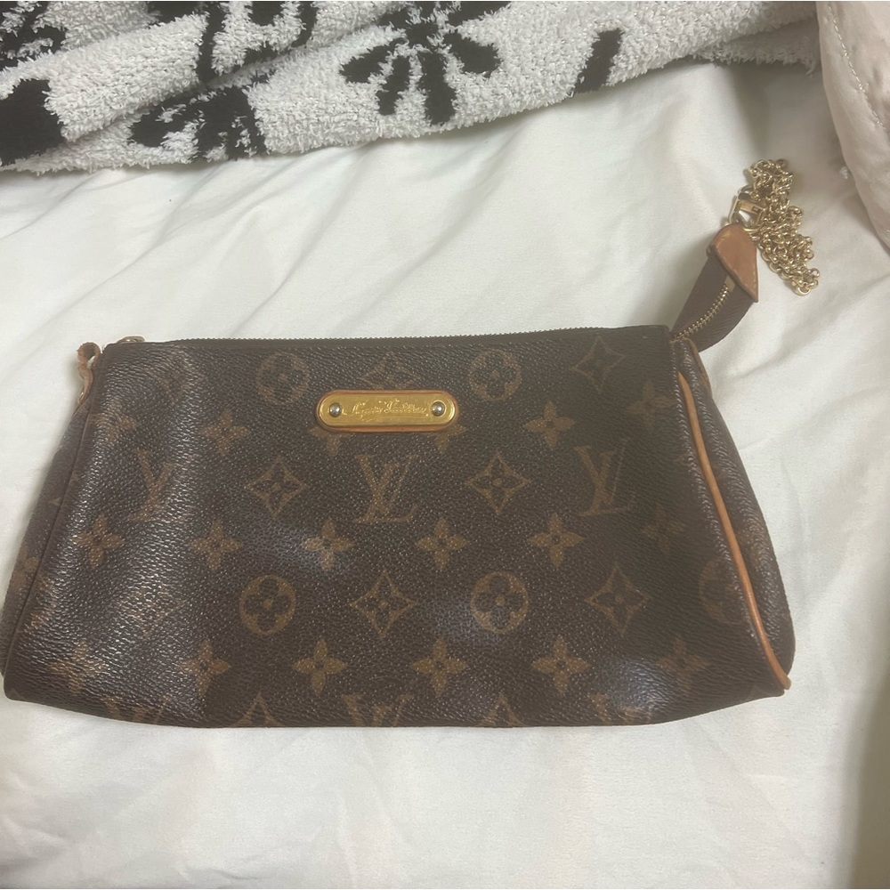 Louis Vuitton Eva crossbody/ clutch